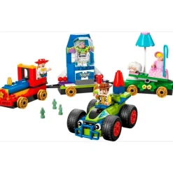 Lego Disney Tren de Celebración de Toy Story y Coche RC