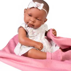 Muñeca Recién Nacida Mulata con Mantita
