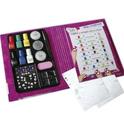 Violetta uñas creativas